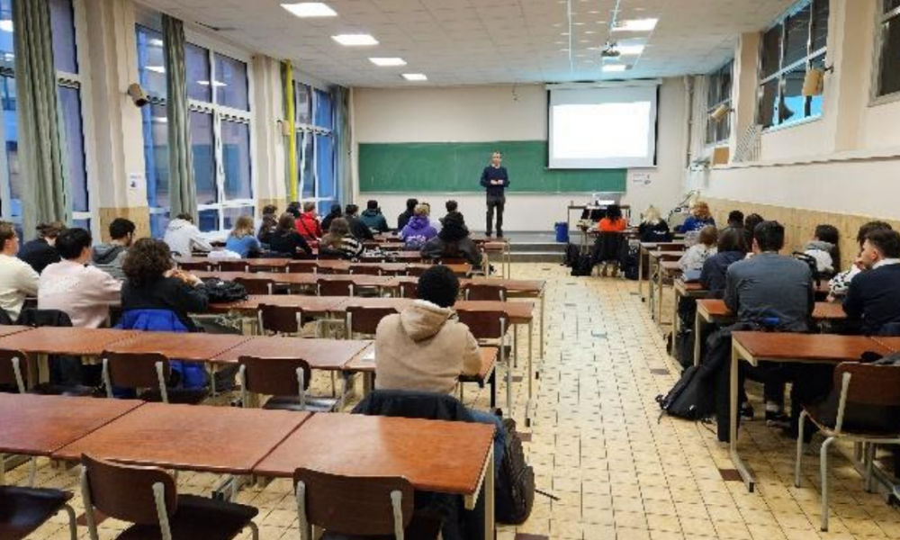 Trois présentations orales devant les étudiants en sciences du Campus HEPL-Gloesener à Liège