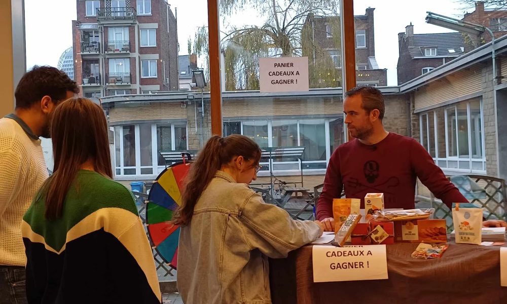 Stand de sensibilisation au petit déjeuner équitable organisé par l'Helmo-Guillemins (08/12/2023)