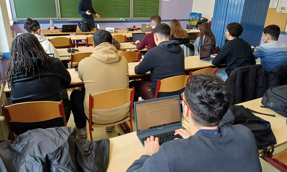 Presentatie en discussies met de studenten "Internationale Handel" van de Haute-École Condorcet in Charleroi (13/02/24)